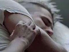 Blondes Girl weckt ihn mit Ficken auf