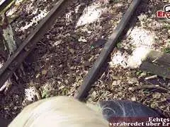 Frau beim Straßencasting abgeschleppt und im Wald gefickt