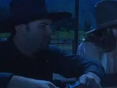 Am Lagerfeuer wird anal gefickt