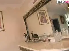 Blondes Hausmädchen anal gefickt