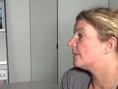 Blonde Hausfrau lässt sich lecken und bumsen