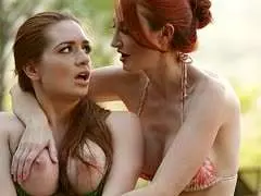 Lesbensex mit rothaarigem Girl