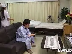 Kleiner Fick mit süßer Asia Krankenschwester