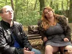 Dicke Frau lässt sich zum Kamerafick überreden